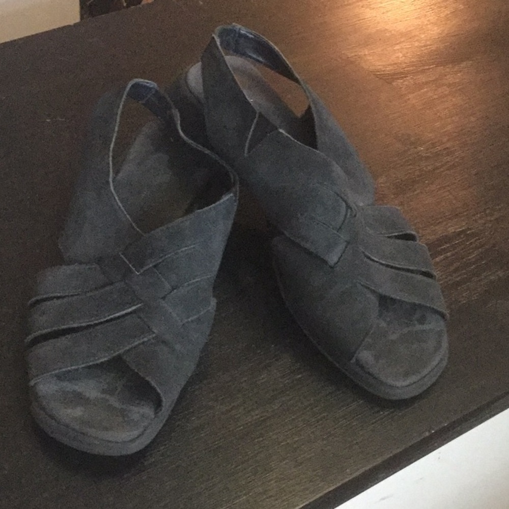 SOFTSPOTS SUEDE LEATHER SANDAL, 8.5